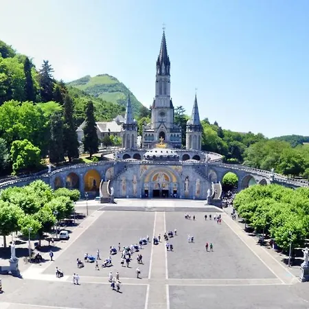 Private Independant Flat - Center - 2 Balconies アパート