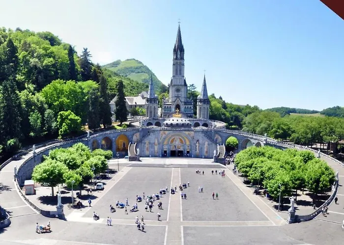 Private Independant Flat - Center - 2 Balconies アパート