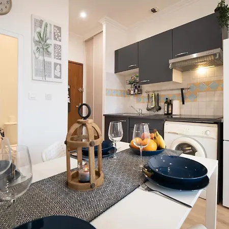 Private Independant Flat - Center - 2 Balconies Lägenhet *